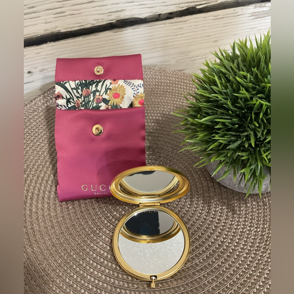 Gucci Gold Floral Compact Mirror with Red Pouch - Picture 5 of 8